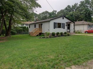 30 Adams Ave, Sound Beach, NY 11789