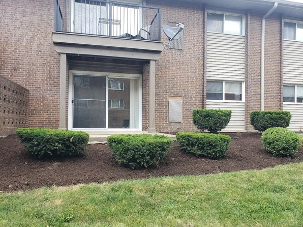 2300 Beau Monde Ln APT 104, Lisle, IL 60532