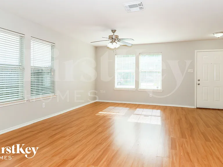 7919 Raven Creek Ln — Photo 3