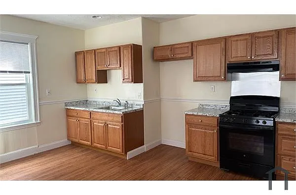Building Photo - 638 Morton St #2