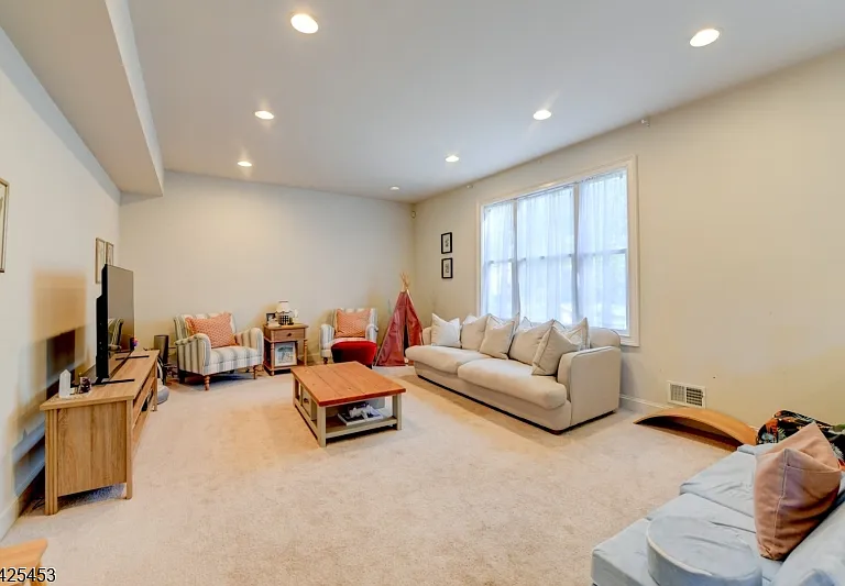 26 Pine Ln — Photo 3