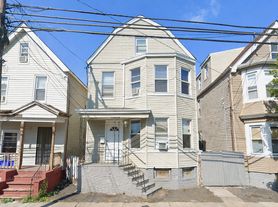 639 S 10th St, Newark, NJ