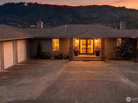 4th image of 18064 Mariposa Lane