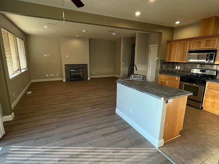 14718 NE 23rd Ave — Photo 3