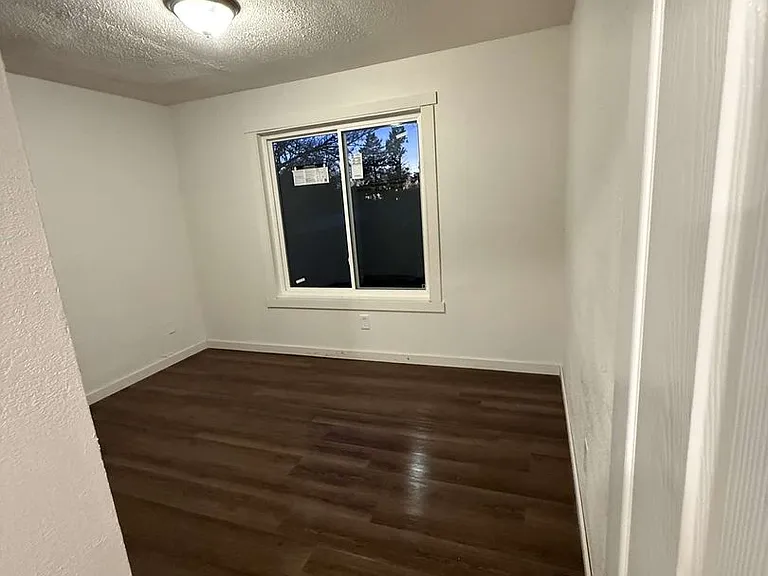 1048 Langley Rd — Photo 5
