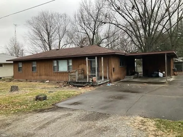 402 Davis St, Newton, IL 62448