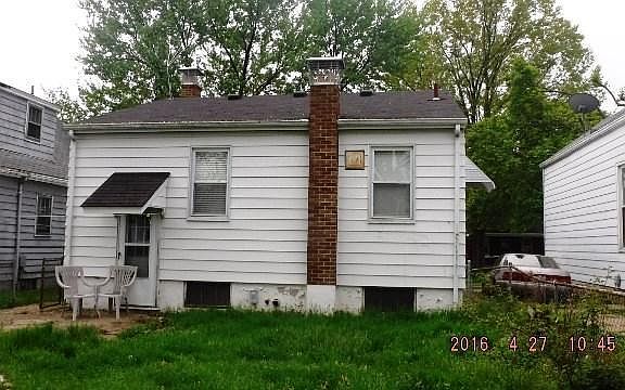 3rd image of 3280 Montana Ave