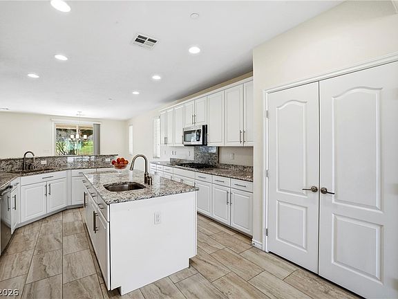 5th image of 948 Olivia Pkwy