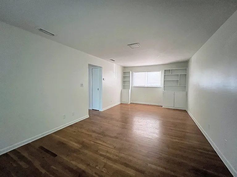 622 N Poplar St #7 — Photo 5