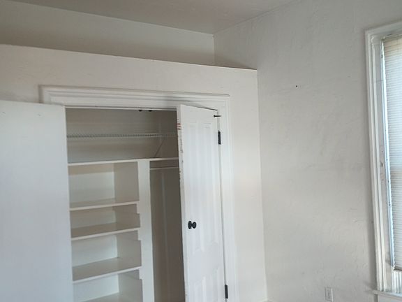 4th image of 541 20th St APT 1