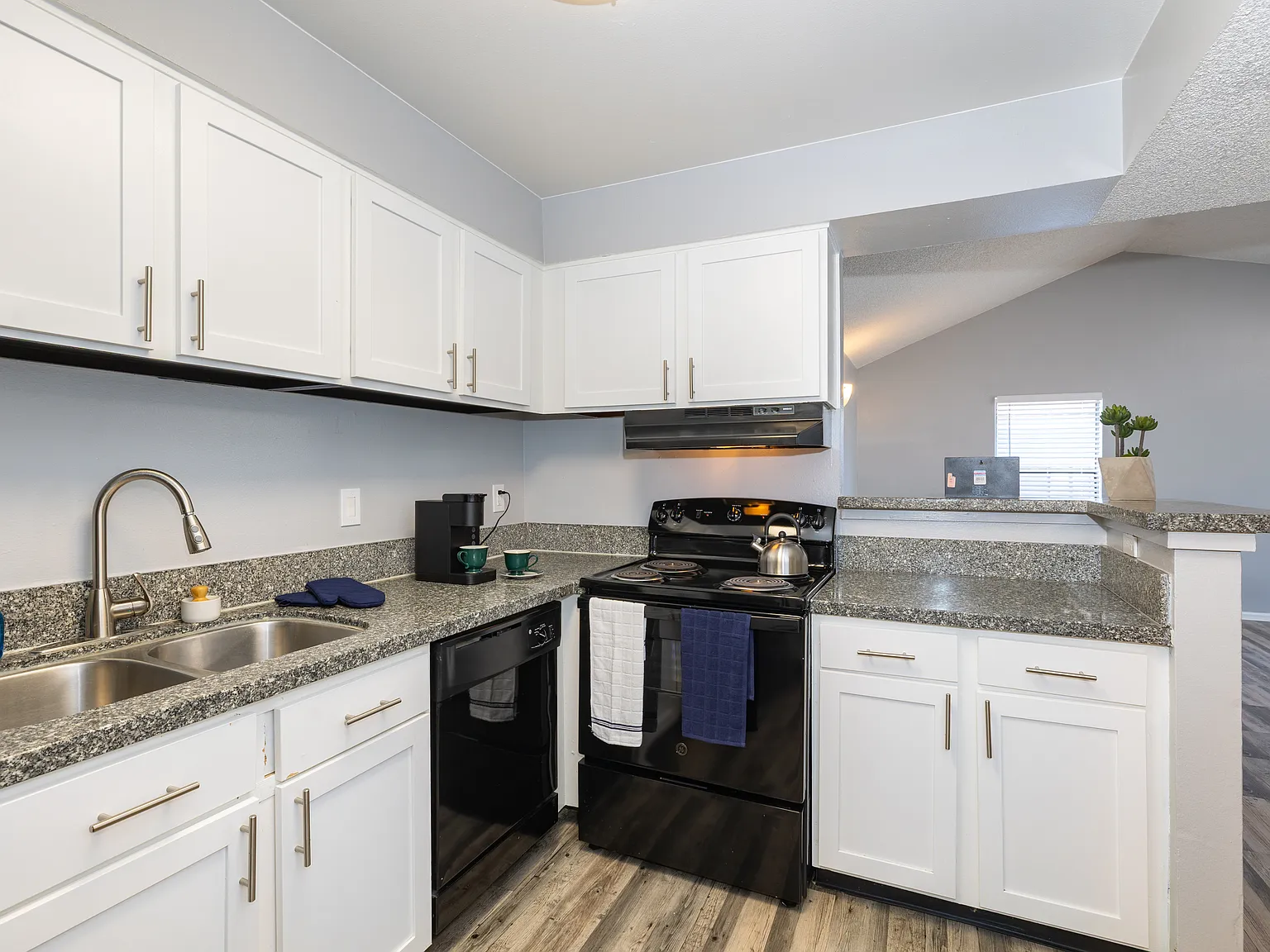 Parkside Apartments — Photo 4