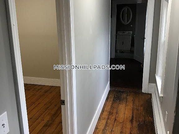 2nd image of 4 Terrace Pl #A2