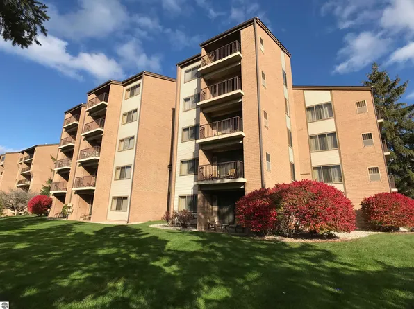 5055 Valleyway Dr, Williamsburg, MI 49690