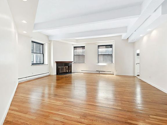 4th image of 130 E 12th St APT 3B