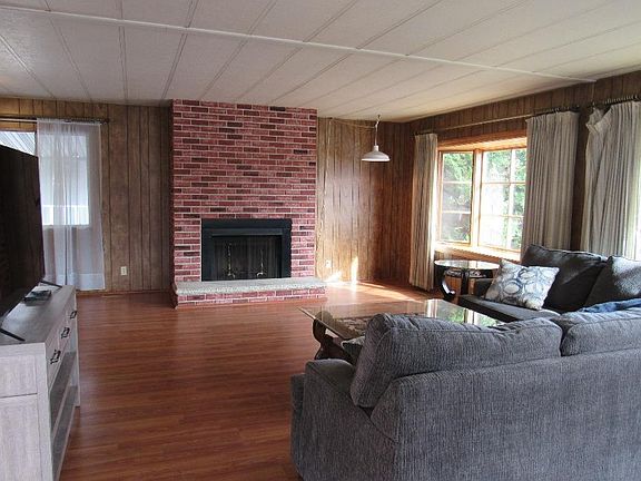 3rd image of 601 Millpond Dr #601