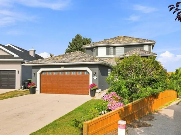122 E Sceptre Close NW, Calgary, AB T3L 1Y2