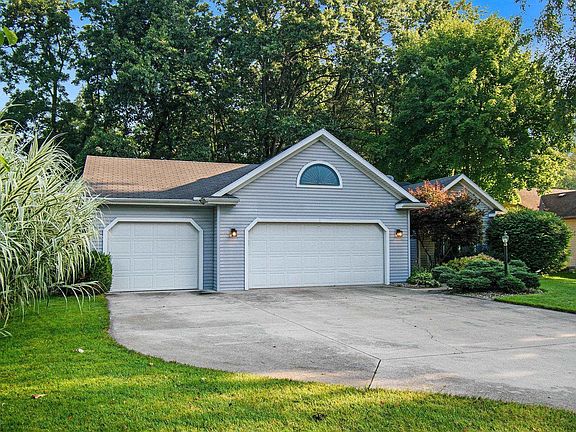 2nd image of 23235 Oakleaf Dr N
