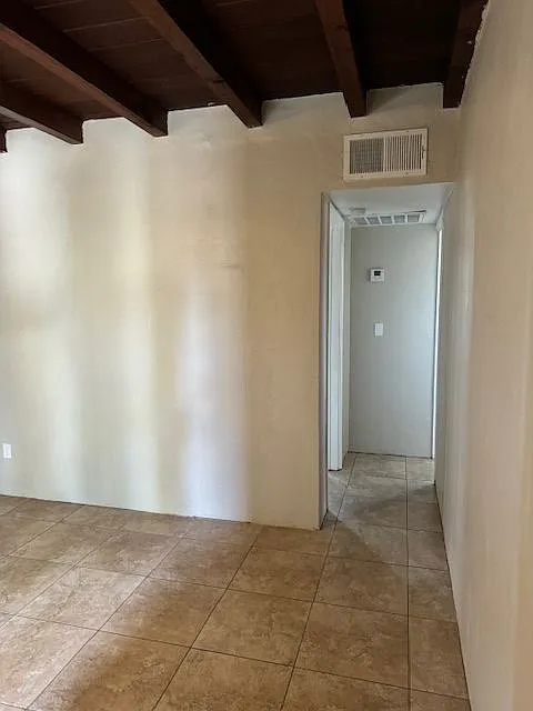 2620 N Stone Ave — Photo 3