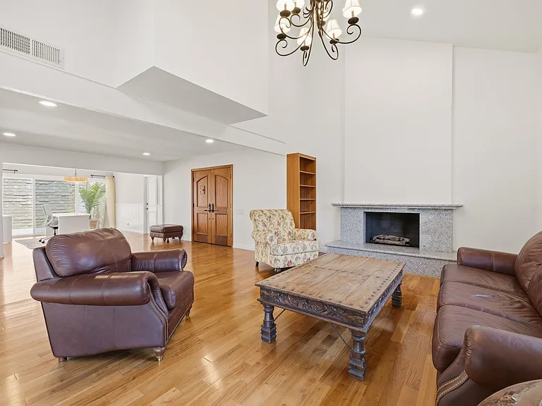 4501 Regents Ct — Photo 10