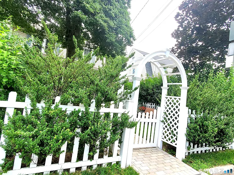 1093 Shippan Ave — Photo 26