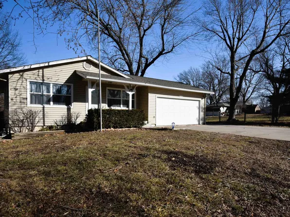4612 SW 9th St, Topeka, KS 66606