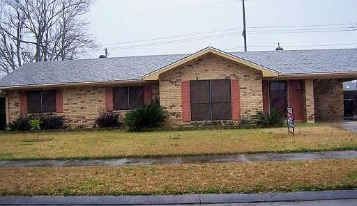 1st image of 303 S Moss Dr