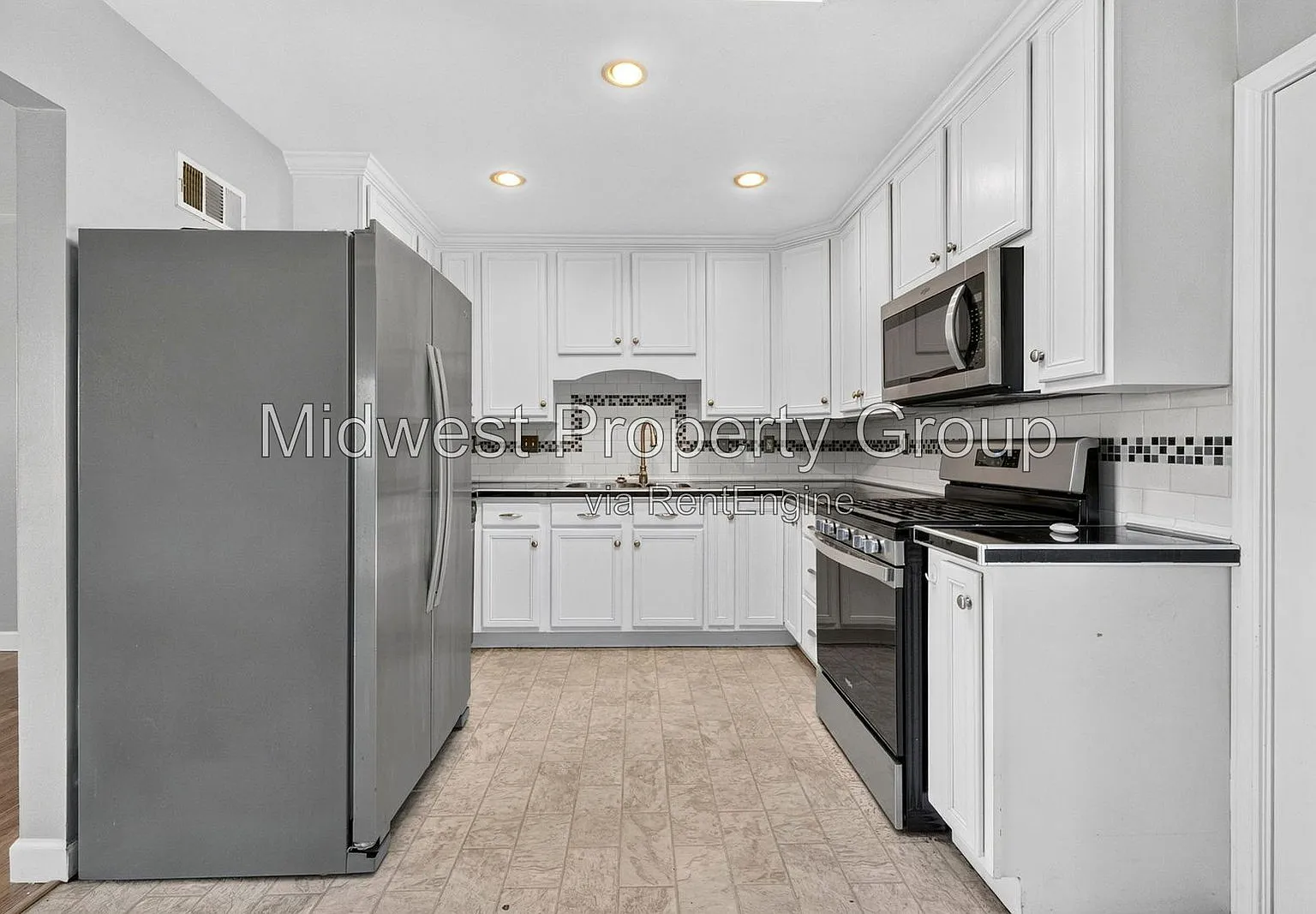 3 bed, 2.0 bath, 960 sqft, $1,650 — Photo 2