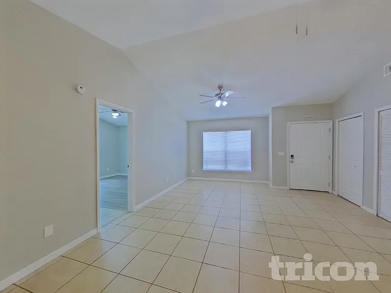 1933 Gregory Dr — Photo 2