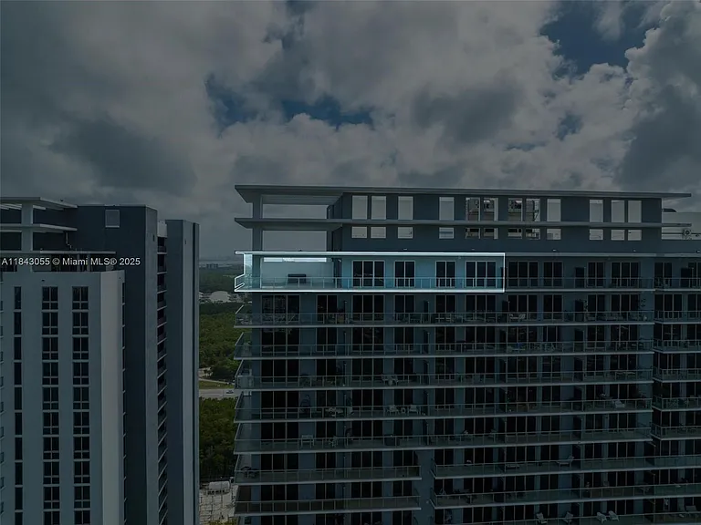 16385 Biscayne Blvd #4 — Photo 4