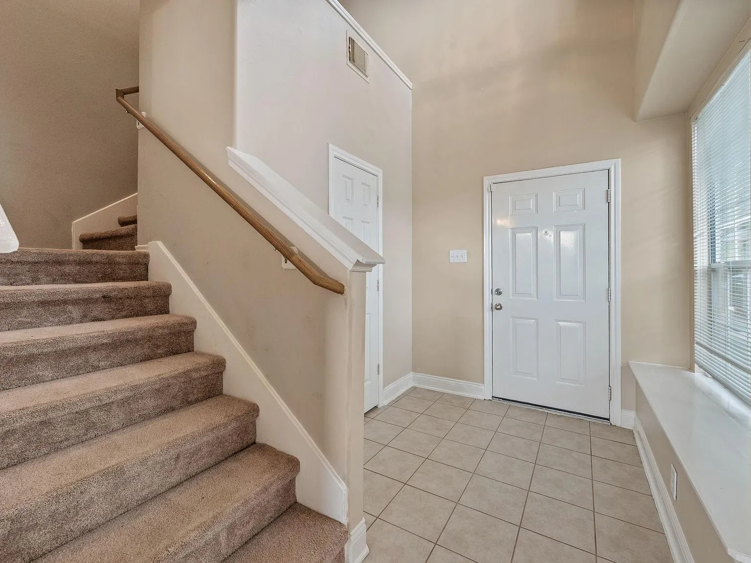 3 bed, 2.5 bath, 1645 sqft, $1,850 — Photo 4