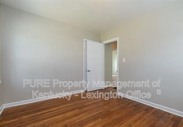 817 Marcellus Dr — Photo 16