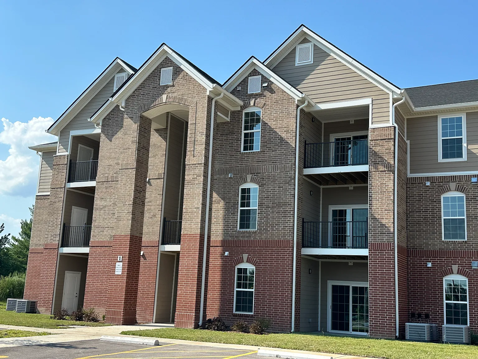 2 bed, 1000 sqft, $1,600 — Photo 1