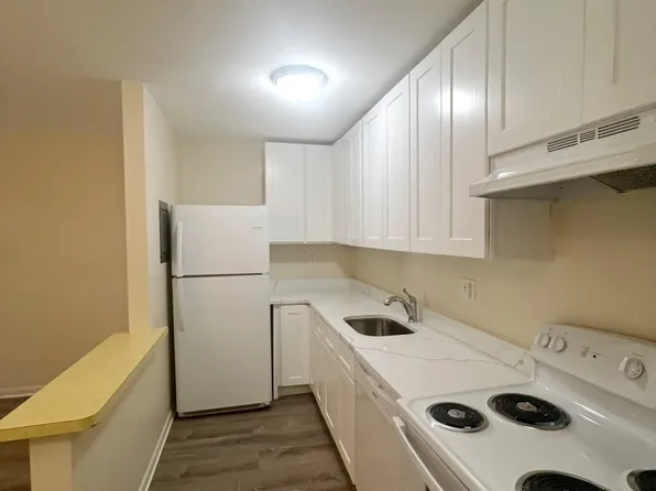 6-8 Hyatt Ave #5, Norwalk, CT 06850