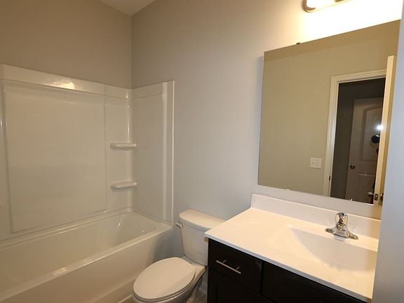 3rd image of 9413 Ainslie Downs St