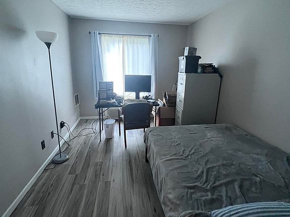 4th image of 403 Clarinet Blvd E