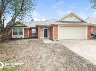 6304 Avanti Dr, Arlington, TX 76001