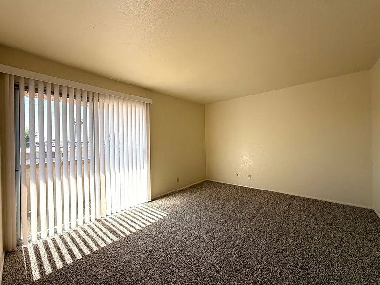 6346 N 47th Ave — Photo 10
