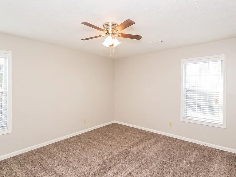 470 Rosehill Dr — Photo 11