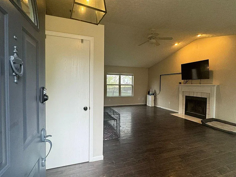8923 Marchbank Ln — Photo 4