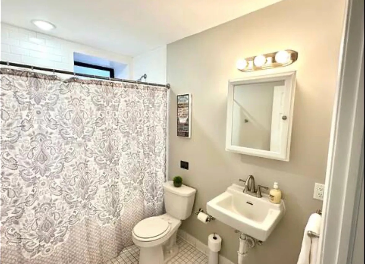 Elizabeth Manor — Photo 2