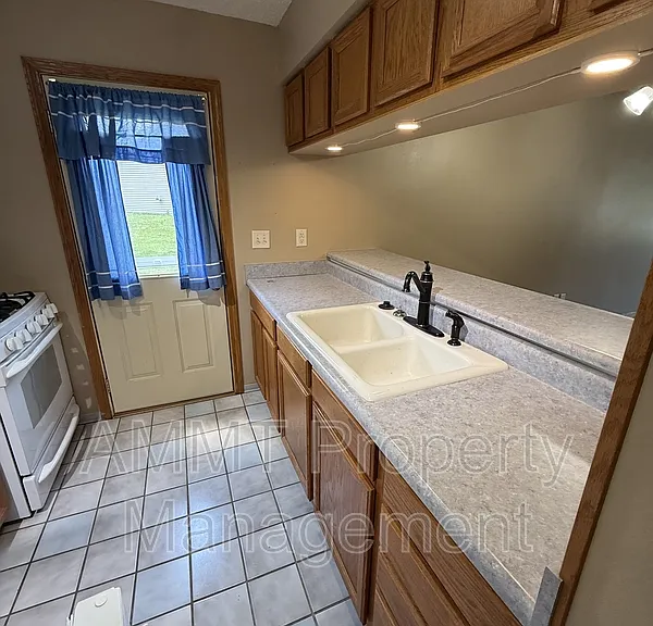 145 Birch Ct #1 — Photo 9