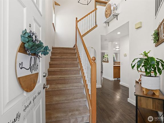 4th image of 10714 185th Avenue E