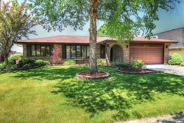 8674 Wood Vale Dr photo 1