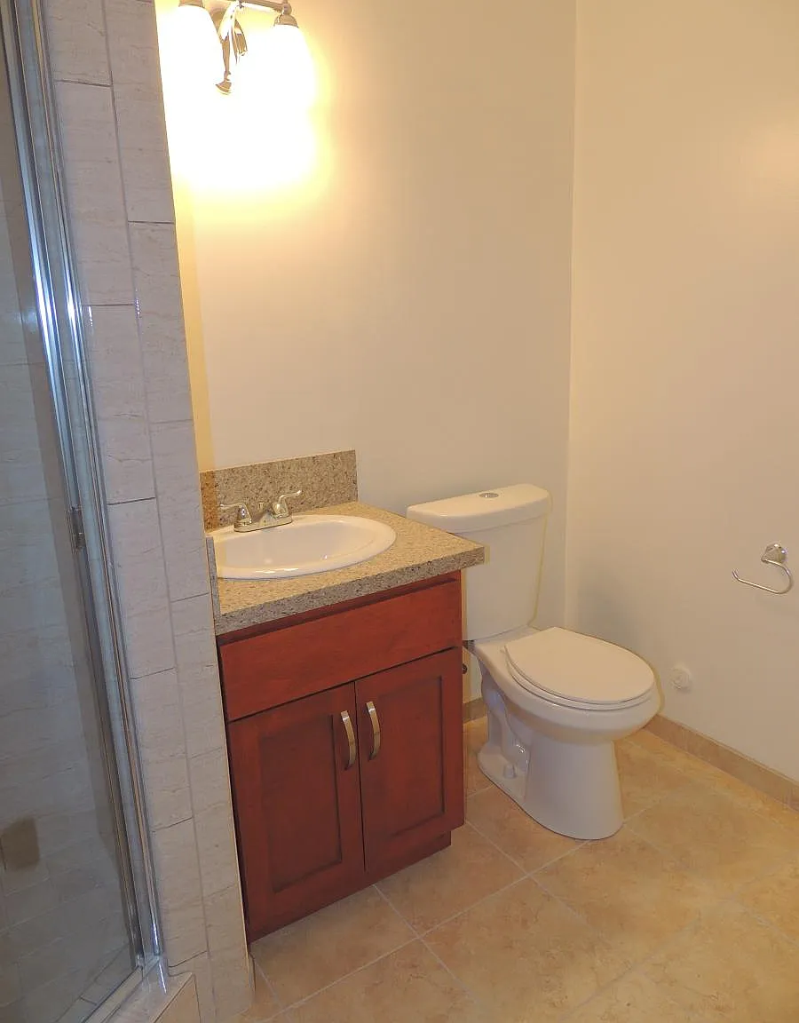 2 bed, 900 sqft, $3,000 — Photo 4