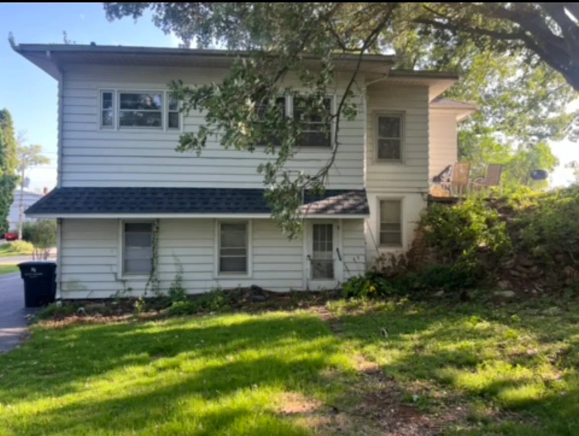 3 bed, 1.5 bath, 1146 sqft, $1,500 — Photo 2