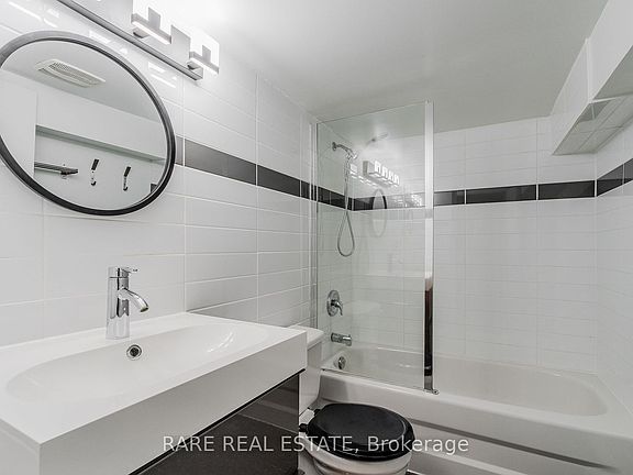 5th image of 538 Roxton Rd
