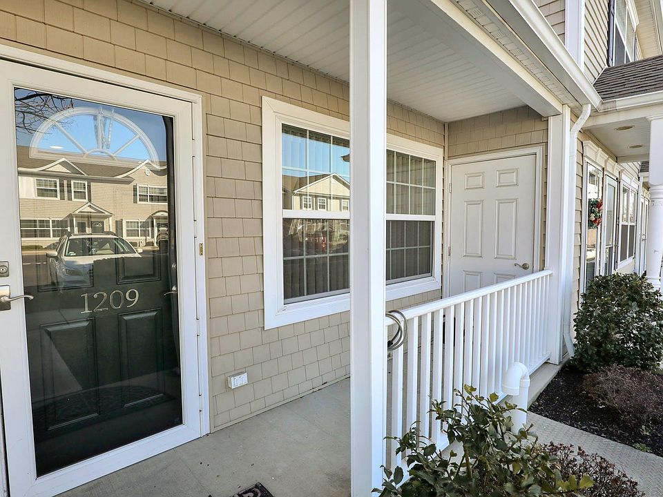 1st image of 1209 Willow Ln #1210