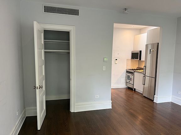 4th image of 304 W 106th St #5R