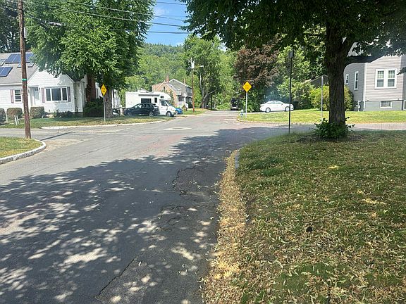 4th image of 39 Williams St