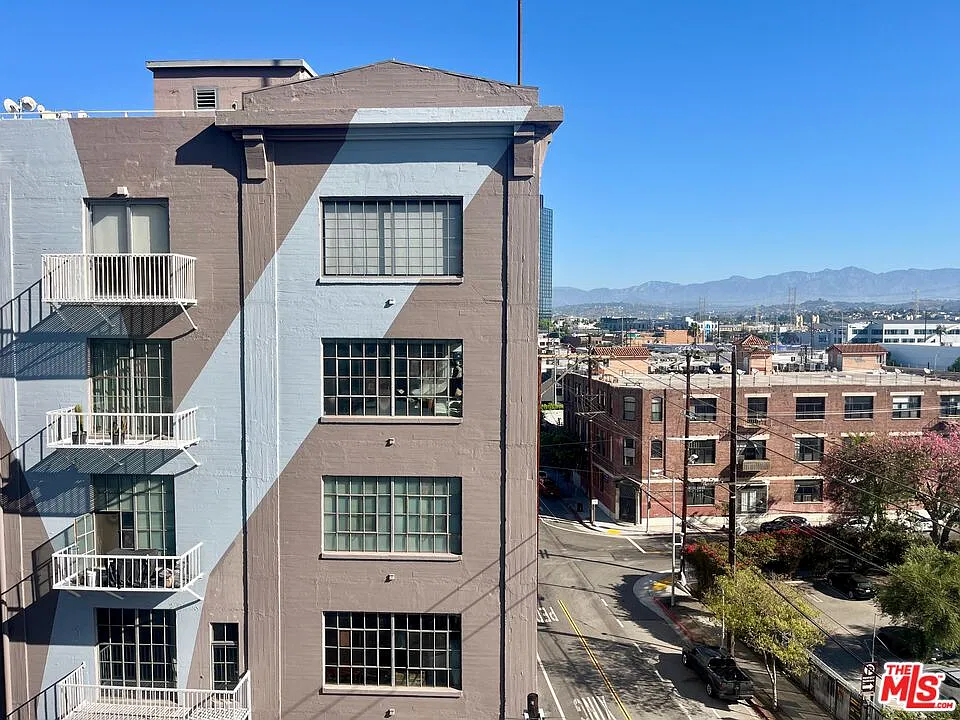 1 bed, 2.0 bath, 1189 sqft, $3,950 — Photo 4